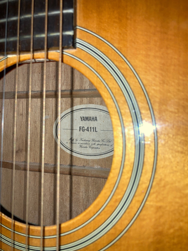 guitare acoustique Yamaha gaucher  dans Guitares  à Longueuil/Rive Sud - Image 2