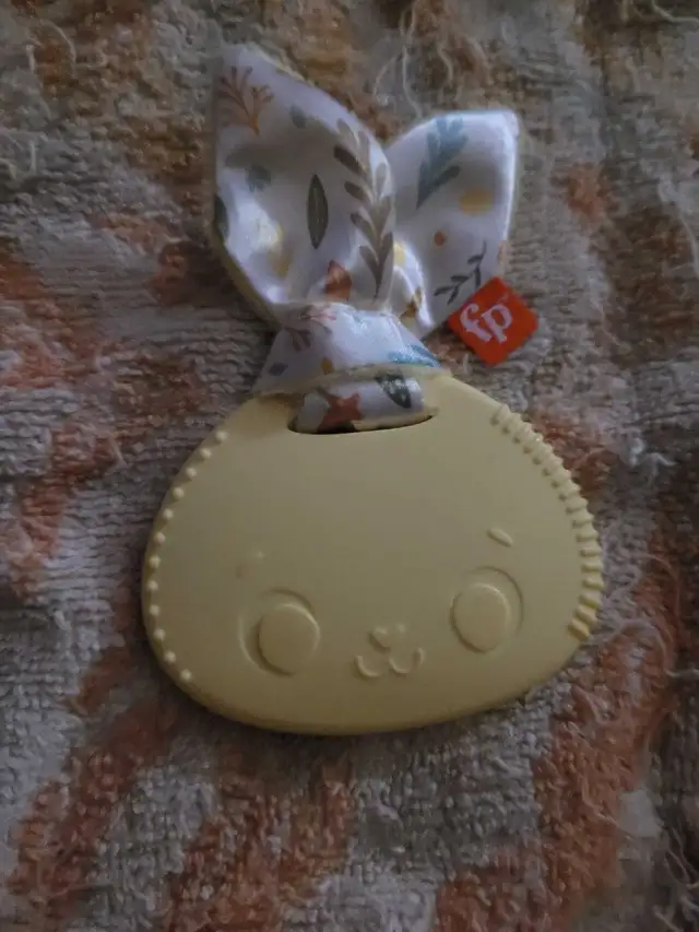 Fisher-Price Sensimals Snuggle Bunny Teether. in Toys in Oshawa / Durham Region - Image 2