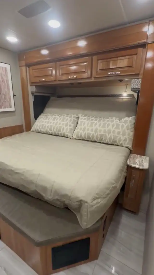 2019 Jayco Embark 39T2 Motorhome - Low Miles in RVs & Motorhomes in Grande Prairie - Image 8