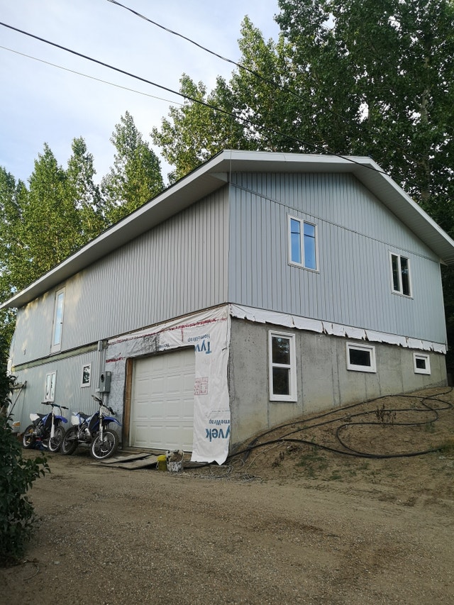 Coteau Beach Lakefront Cabin on Lake Diefenbaker Houses for Sale