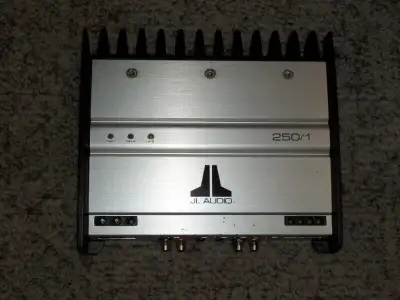 Product highlights: mono subwoofer amplifier 250 watts RMS x 1 at 1.5 to 4 ohms Regulated, Intellige...