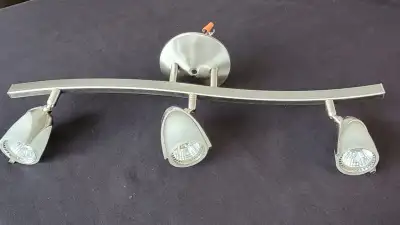 Luminaire de 3 lumières sur rail  3 Light Track Lighting, View more