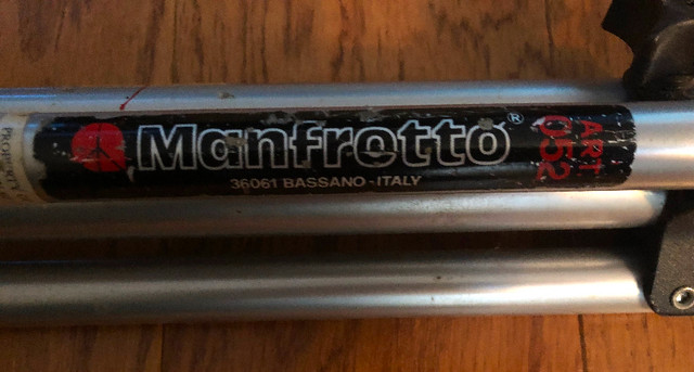 MANFROTTO 8’ LIGHT STANDARD TRIPOD in Cameras & Camcorders in Moncton - Image 2