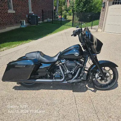 I am selling my mint condition 2022 Harley Davidson Street Glide Special. $35000 obo Meticulously ma...