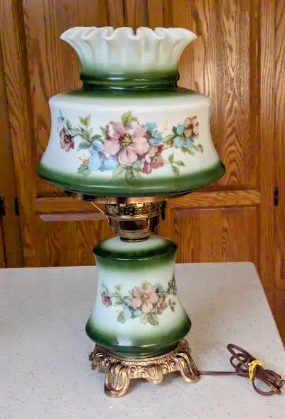 Vintage "Gone with the Wind" style hurricane lamp, View more
