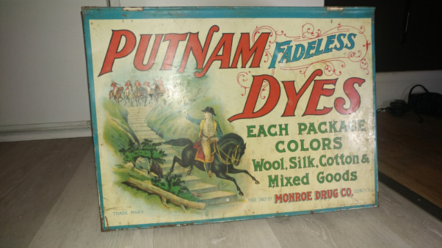 Putnam metal Display box and other items in Arts & Collectibles in Regina