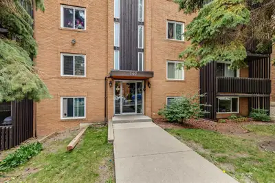 Inner-city Windsor Park – 2 Bed 1 Bath Apartment Available Immediately Bright and quiet 2-bedroom, 1...