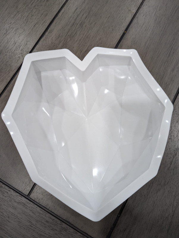 NEW Diamond Heart Silicone Mold Baking White about 12 inches in Other in Mississauga / Peel Region - Image 2