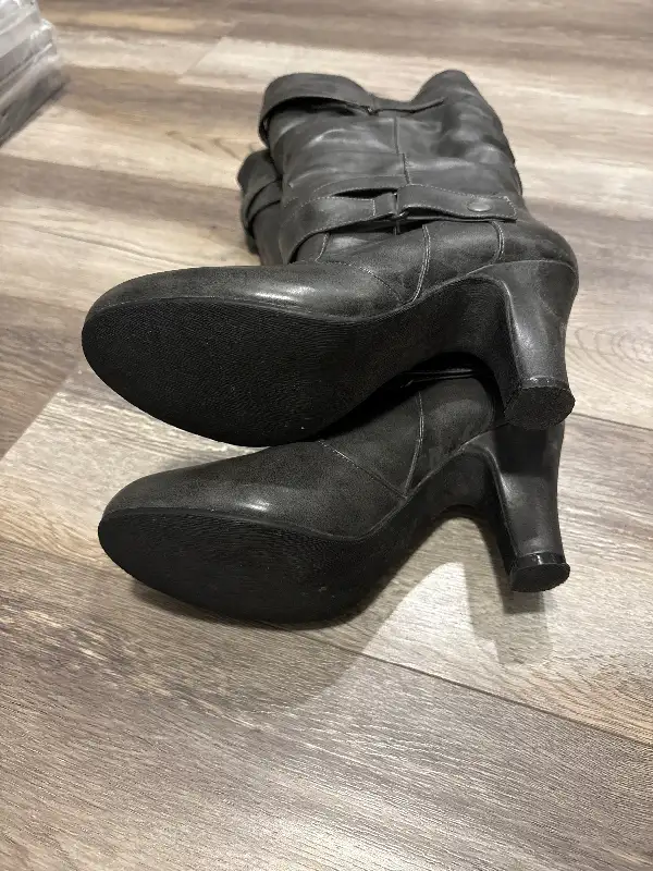 Women’s Tall Slip-on Boots in Women's - Shoes in Calgary - Image 3