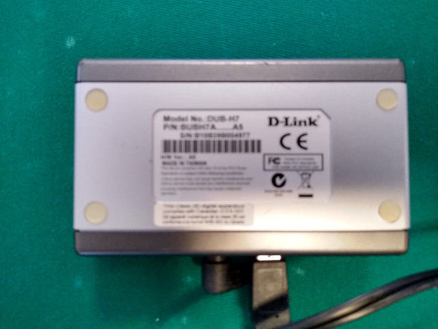 D-Link DUB-H7 Port USB 2.0 Hub External High Speed in Monitors in Kitchener / Waterloo - Image 2