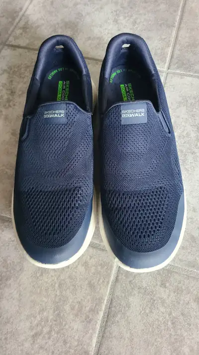 Sketchers sneakers, new, View more