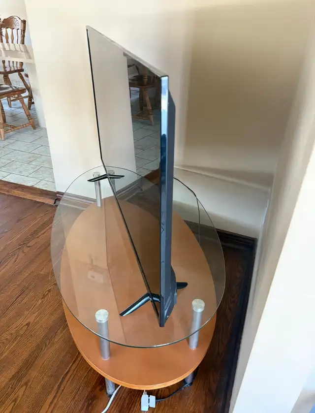  Roku TV 49 Inches in TVs in City of Toronto - Image 3