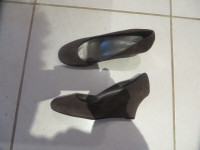 NEW  "Luca Ferri"  woman shoes, size 9,  $10
