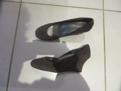 New ";Luca Ferri" woman shoes, size 9, dark brown, never used! similar to https://www.globoshoes.com...