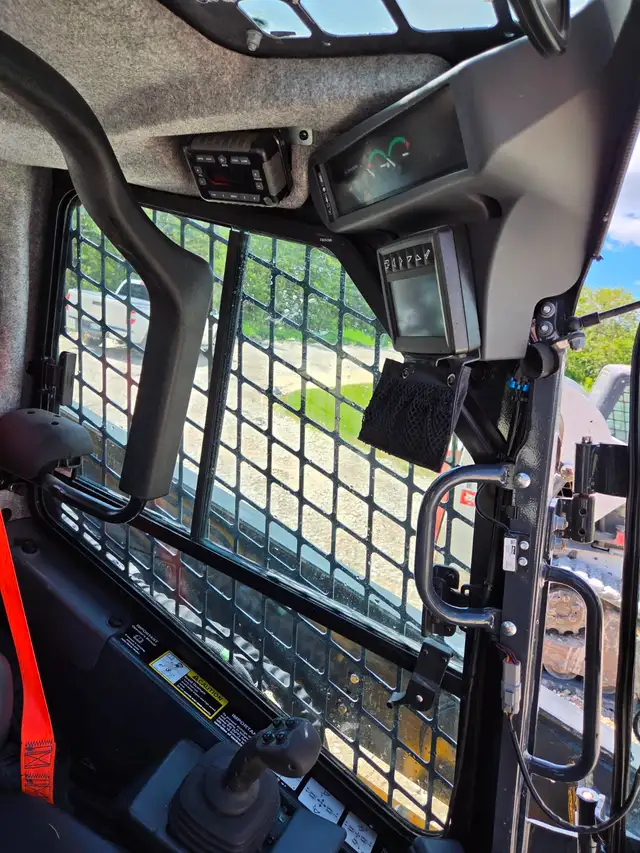2023 John Deere 332G Skid Steer - 164 hours in Heavy Equipment in Winnipeg - Image 6