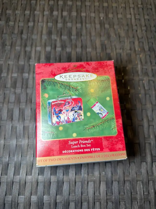 Hallmark Keepsake DC Comics Lunch Box Set featuring Wonder Woman in Arts & Collectibles in Mississauga / Peel Region - Image 2