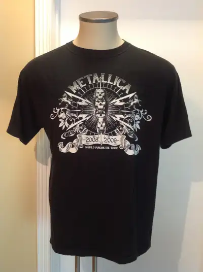 SIZE EXTRA LARGE ADULT This black t-shirt is in clean preowned condition with no stains no tears. Ha...