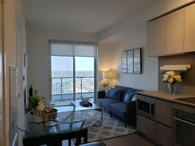 Vaughan Downtown Condo - 1 Bed + 1 Large Den + 2 Full Baths