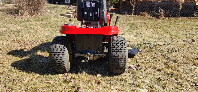 Like new Troy-Bilt Bronco 42B ride on mower with 42" deck in Lawnmowers & Leaf Blowers in Strathcona County - Image 4