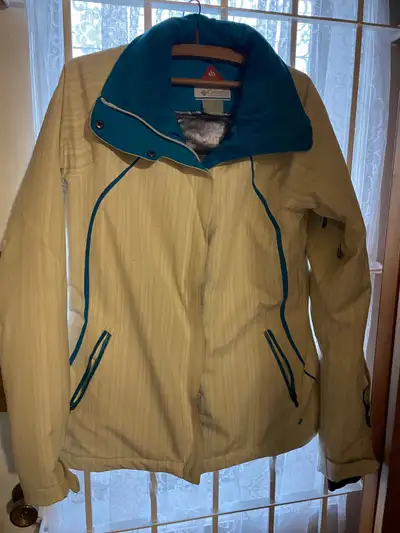 Women’s white Columbia winter coat (M), View more