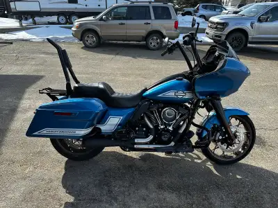 New price drop! FOR SALE: 2023 Harley-Davidson Road Glide ST – Fast Johnnie Edition, video of bike r...
