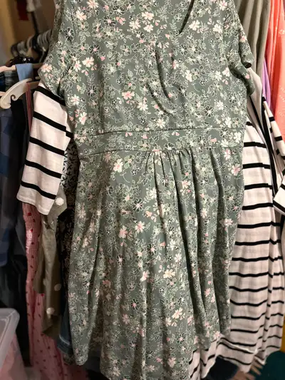 Pretty Full Cotton floral pocket dress size 14 asking 20!, View more