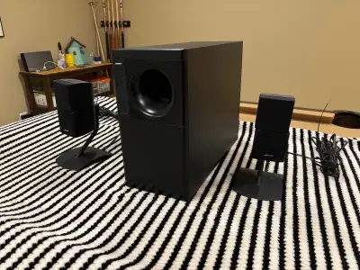 Bose Acoustimass subwoofer and Bose CUBE bookshelf speakers combo. I am the original owner, high-qua...