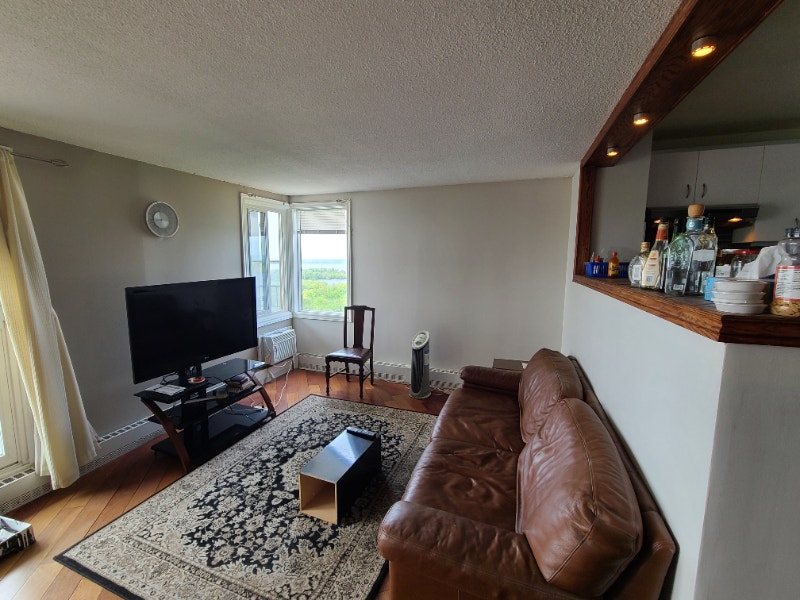 Charming 2 bedroom on Ambleside Long Term Rentals Ottawa Kijiji