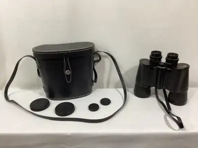 In excellent condition with original protective caps. Optics information on back of binoculars (SEE...