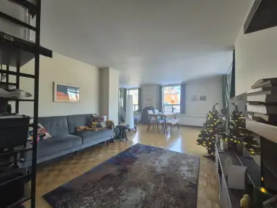 To rent: Unfurnished bedroom with built-in closet in bright & spacious 2 bedroom apartment Shared sp...