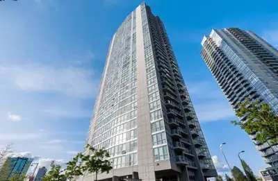 Surrey 1BR High-Rise | 28th Floor | 600 sf | Steps to everything Rent: $1,800 /month (+ utilities) A...