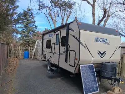 2017 Flagsraff 19FD single axle couples trailer. Power awning, A/C, dual 6V batteries, dual 20# prop...