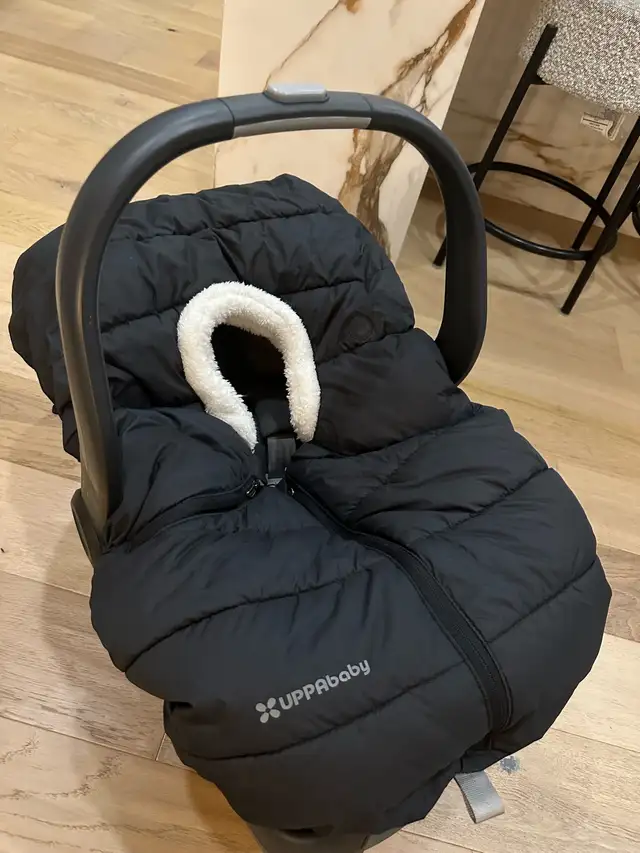 Uppa Baby Mesa V2 Infant Car Seat with CozyGanoosh cover  in Strollers, Carriers & Car Seats in Mississauga / Peel Region - Image 7