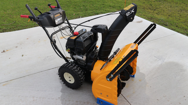 Cub Cadet Snowblower 26 Inch in Snowblowers in St. Catharines