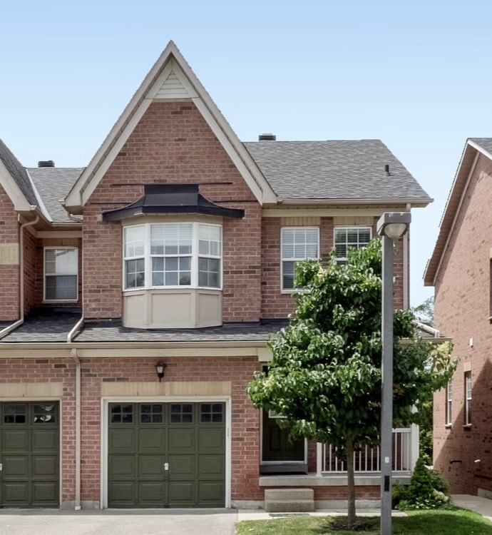 Private room(furnished) available at Pickeringnear Scarborough Room