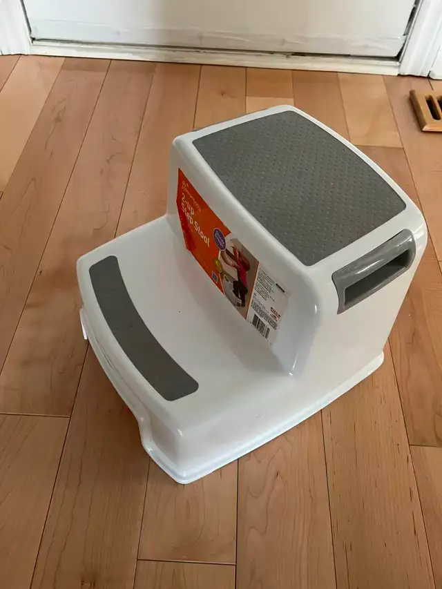 Kids 2-Step Stool – Barely Used in Other in Markham / York Region - Image 2