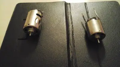 moteur électrique pour voiture téléguidé un kyosho l autre mabuchi pour information telephoner seule...