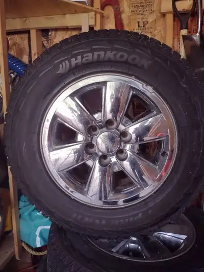 265/65/18 Hankook winter tires on rims. Were on a GMC 1500. Still good wear left