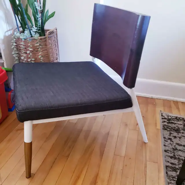 MCM Solid  Carved Wood Backrest Accent Chair in Chairs & Recliners in Ottawa - Image 5