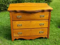 Antique Dresser/Chest of Drawers