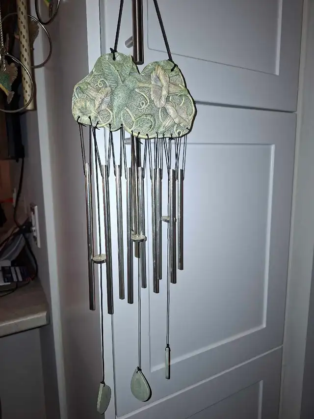 Multiple hummingbird windchimes522587797141606403