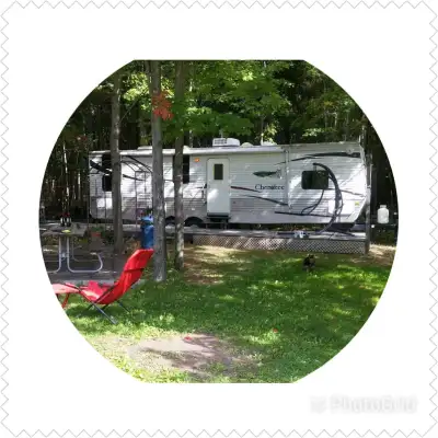 Explorez la nature avec cette roulotte spacieuse et confortable! Bien que d'occasion, Avec une cuisi...