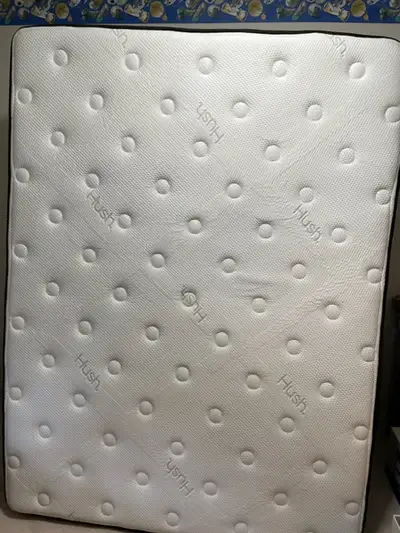 THE HUSH MATTRESS, QUEEN SIZE PACKAGE , LIKE NEW, View more
