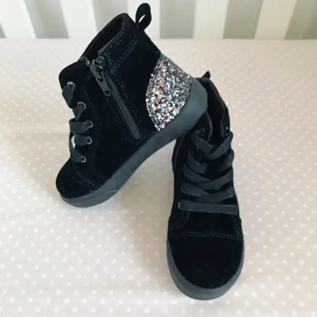 girls size 9 shoes in Kids & Youth in Markham / York Region - Image 3