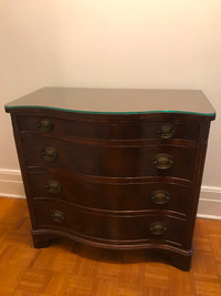 Commode antique élégante