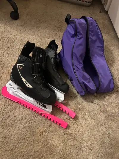 Kids Unisex CCM Ice skates size 3 , View more