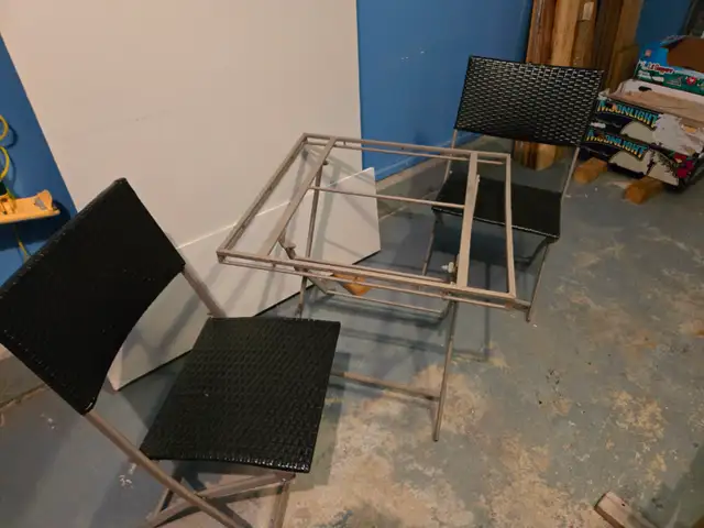 Table & Chairs ...handy man project!431543538838425601