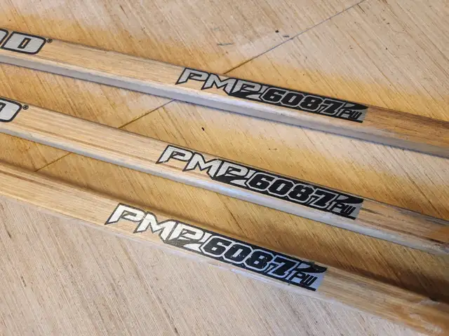 Kid's hockey sticks (lot of 3) in Hockey in Ottawa - Image 3