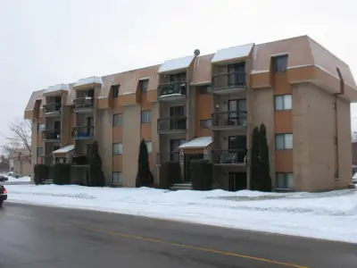 3 1/2 Vimont, Laval (Cité de la Santé)