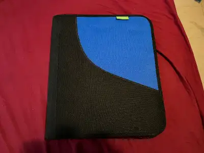 CASEMATE blue and black zip up binder in excellent condition barely used at all . Full zipper , insi...